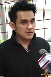 Foto Vicky Nitinegoro