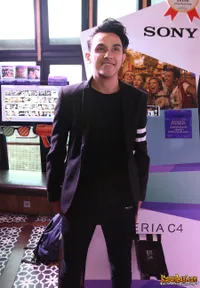 Foto Vicky Nitinegoro