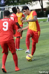 Foto Vicky Nitinegoro