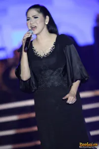 Foto Vina Panduwinata