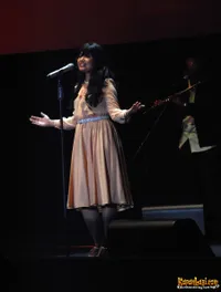 Foto White Shoes and The Couples Company