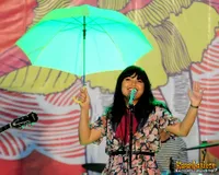 Foto White Shoes and The Couples Company