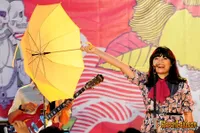 Foto White Shoes and The Couples Company