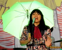 Foto White Shoes and The Couples Company