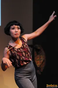 Foto White Shoes and The Couples Company