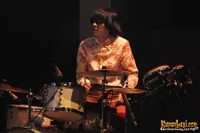 Foto White Shoes and The Couples Company