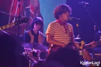 Foto White Shoes and The Couples Company