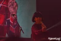 Foto White Shoes and The Couples Company