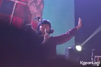 Foto White Shoes and The Couples Company