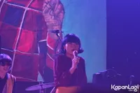 Foto White Shoes and The Couples Company