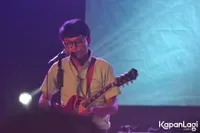 Foto White Shoes and The Couples Company