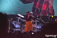 Foto White Shoes and The Couples Company