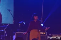 Foto White Shoes and The Couples Company