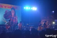 Foto White Shoes and The Couples Company