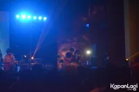 Foto White Shoes and The Couples Company