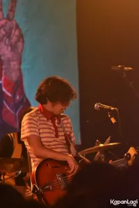 Foto White Shoes and The Couples Company