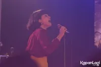 Foto White Shoes and The Couples Company