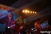 Foto White Shoes and The Couples Company