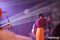 Foto White Shoes and The Couples Company