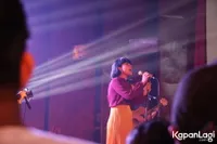 Foto White Shoes and The Couples Company