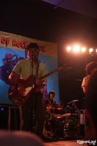 Foto White Shoes and The Couples Company