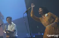 Foto White Shoes and The Couples Company