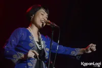 Foto White Shoes and The Couples Company