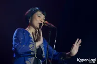 Foto White Shoes and The Couples Company