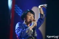 Foto White Shoes and The Couples Company