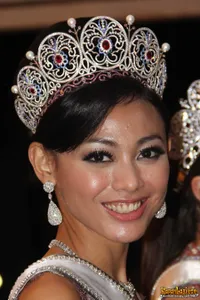 Foto Whulandary Herman