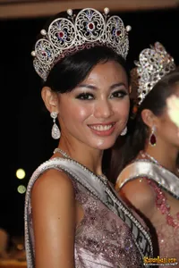 Foto Whulandary Herman