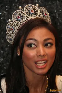 Foto Whulandary Herman