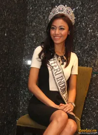 Foto Whulandary Herman