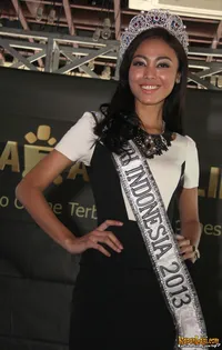 Foto Whulandary Herman