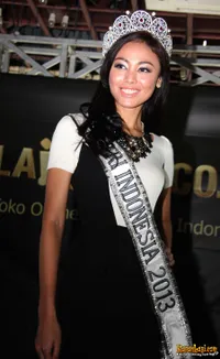 Foto Whulandary Herman