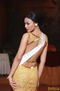 Foto Whulandary Herman