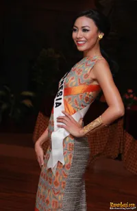 Foto Whulandary Herman