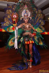 Foto Whulandary Herman