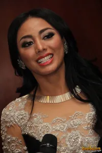 Foto Whulandary Herman