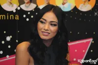 Foto Whulandary Herman