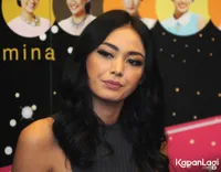 Foto Whulandary Herman