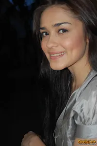 Foto Yasmine Wildblood