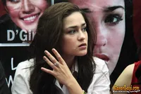 Foto Yasmine Wildblood