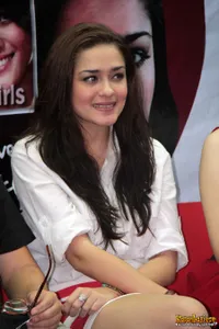 Foto Yasmine Wildblood