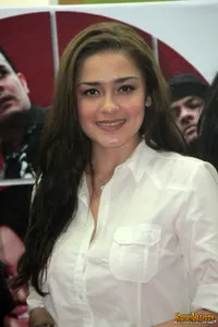 Foto Yasmine Wildblood