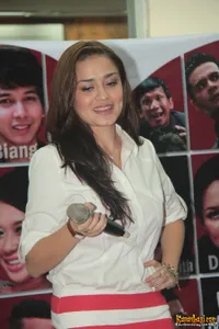 Foto Yasmine Wildblood