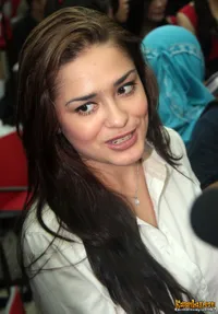 Foto Yasmine Wildblood