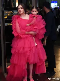 Foto Yasmine Wildblood