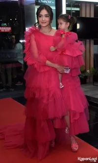 Foto Yasmine Wildblood