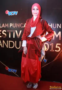 Foto Zaskia Adya Mecca